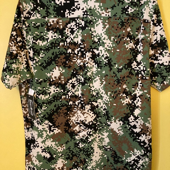Snoop Dogg button-down short sleeve camo shirt - Picture 7 of 10